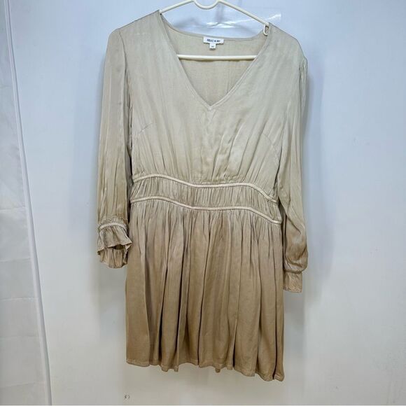 Beau & Ro Size M V-Neck 3/4 Length Gathered Sleeve Gathered 2inch Waistband Top - Picture 1 of 12